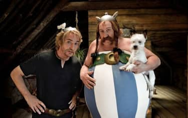 asterix-e-obelix-al-servizio-di-sua-maesta-gerard-depardieu-edouard-baer-e-idefix