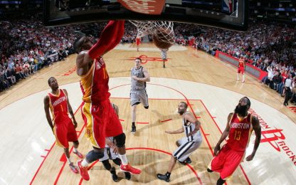 I Rockets travolgono gli Spurs, Portland schiaccia Dallas