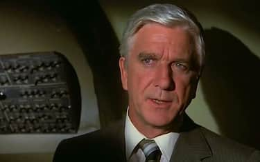 leslie-nielsen-aereo