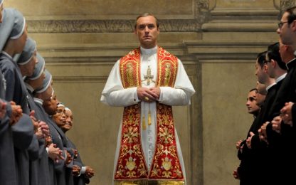Da Elio Germano a Jude Law, il sex symbol in abito religioso