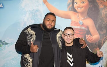 Sergio Sylvestre e Rocco Hunt cantano per Oceania!