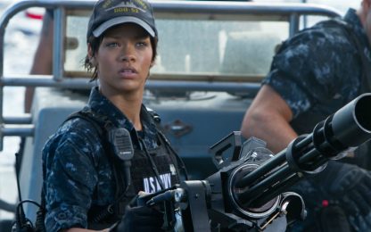 Battleship, la battaglia navale si fa sexy con Rihanna
