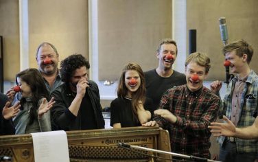 coldplay_trono_di_spade_red_nose_day_2015