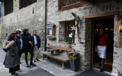 4 Ristoranti: Borghese scopre in Trentino la cena di Natale migliore