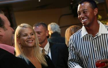 Tiger Woods esce dalla clinica, ad attenderlo la moglie Elin