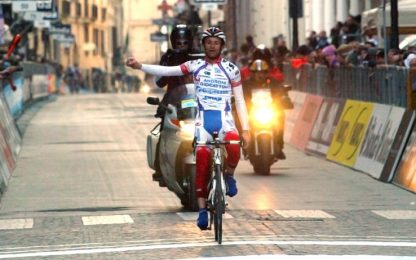 Tirreno-Adriatico, Scarponi fa sue tappa e maglia di leader