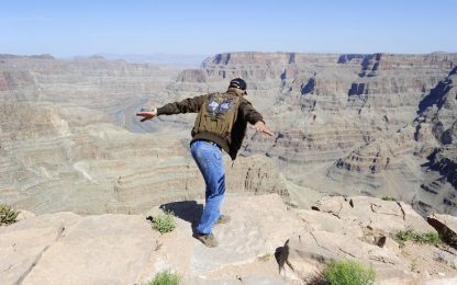 Yves Rossy, il primo "uomo jet" a volare sul Gran Canyon
