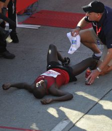 Muore cadendo dal balcone il campione olimpico keniano