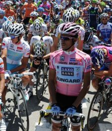Grane per Contador: in bici a fari spenti nel tunnel