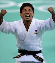 Judo, mossa proibita di Uchishiba: arrestato per stupro
