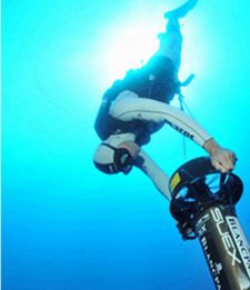 A 160 m sott'acqua in apnea: record del mondo di Genoni