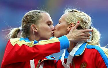 Bacio saffico sul podio? "Propaganda dei media occidentali"