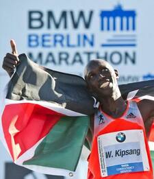 Berlino, record del mondo della maratona al kenyano Kipsang