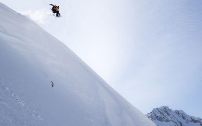 Con lo snowboard si vola. Soprattutto in Alaska. IL VIDEO