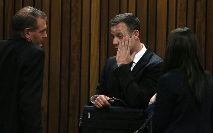 Processo Pistorius, l'ex fidanzata: "Girava spesso armato"
