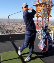 Golf, tiro da un grattacielo per Manassero a Milano