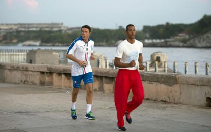 Renzi va di corsa a Cuba: jogging con la maglia dell'Italia