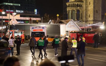 Tir sul mercato di Natale, terrore a Berlino
