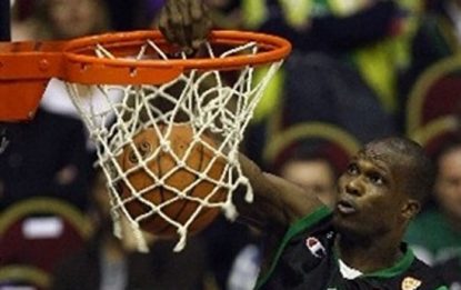 Basket, Napoli a picco: Siena stravince 143-49. Highlights