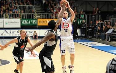 Cantù respinge Caserta, Treviso espugna Pesaro