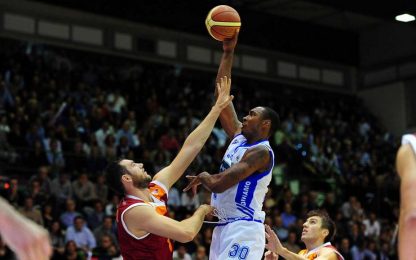 Basket, nell'anticipo Sassari supera Roma per 80-68
