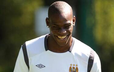 Balotelli, che good boy! Regala mille sterline al senzatetto