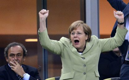 La Merkel celebra la Grande Germania: "Mi rallegra"