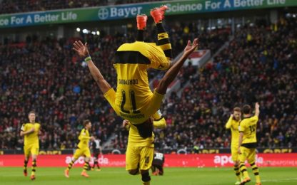 Il Dortmund non molla, Bayer battuto. Frenata Schalke