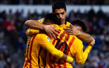 Il Barça scaccia la crisi con 8 gol, Atletico e Real tengono il passo