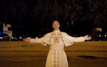 00_the_young_pope_esultanza_kikapress