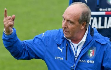 FLORENCE, ITALY - NOVEMBER 08:  Italian national team head coach Giampiero Ventura reacts during the training session at the club's training ground at Coverciano on November 8, 2016 in Florence, Italy.  (Photo by Claudio Villa/Getty Images)