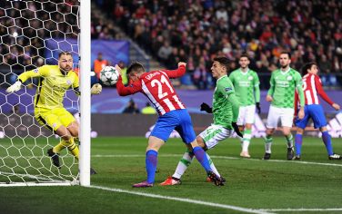 MADRID, SPAIN - NOVEMBER 23:  Kevin Gameiro of Atletico Madrid (C) celebrates scoring his sides first goal during the UEFA Champions League Group D match between Club Atletico de Madrid and PSV Eindhoven at Vicente Calderon Stadium on November 23, 2016 in Madrid, Spain.  (Photo by Denis Doyle/Getty Images)