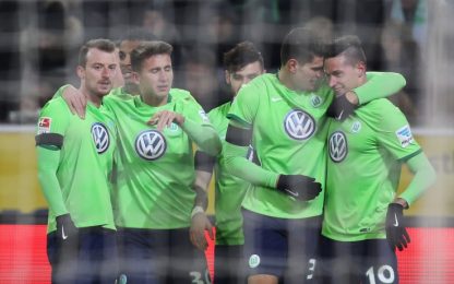 Gomez trascina il Wolfsburg, frena il Dortmund