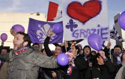 Fiorentina, bagno di folla al rientro da Liverpool