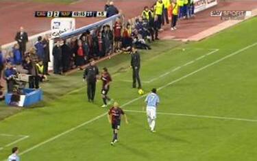 sport_moviola_cagliari_napoli_pallonata_allegri_lavezzi_01