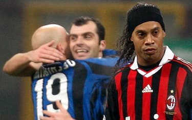 ronaldinho_sconsolato_derby_ap