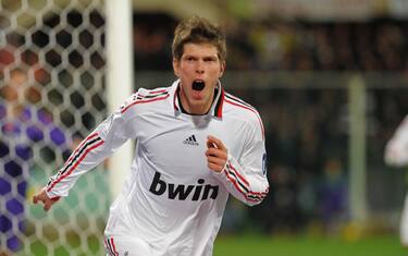 Tentazione Berbatov al Milan: scambio con Huntelaar