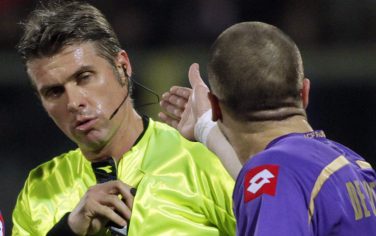 Fiorentina's midfielder Riccardo Montolivo gestures to referee Roberto Rosetti during a Serie A soccer match between Fiorentina and AC Milan at the Artemio Franchi stadium in Florence, Italy, Wednesday, Feb. 24, 2010. AC Milan won 2-1. (AP Photo/Fabrizio Giovannozzi)