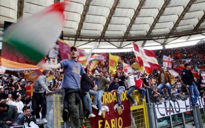Roma ce crede, tifosi in massa a Trigoria per dare la carica