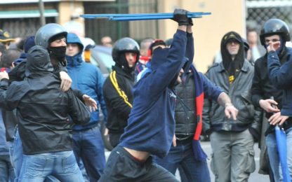 Samp-Genoa, scontri tra tifosi: 4 poliziotti feriti