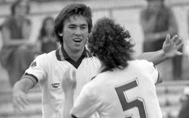 CALCIO: SCUDETTO;ANCELOTTI 'GRANDE ROMA,ORA VIENE DIFFICILE'. Il giocatore della Roma Carlo Ancelotti festeggia dopo aver segnato un goal.ANSA