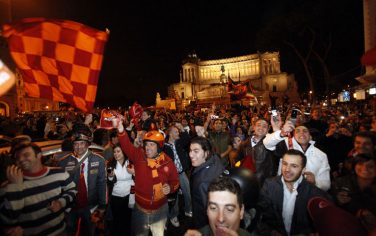 festeggiamenti_derby_roma_tifosi_roma_caroselli_derby