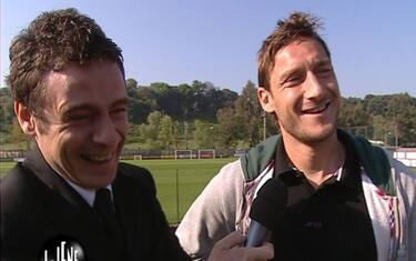 Totti a Le Iene: "Il pollice verso? Una goliardata"