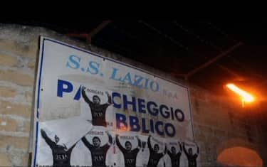 Pollici all'ingiù: i poster di Totti invadono Formello