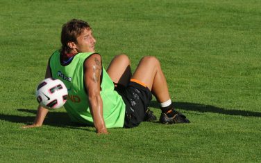 Il capitano della Roma Francesco Totti in un momento di relax durante l'allenamento nel quarto giorno del ritiro estivo a Riscone di Brunico.
ANSA / ROBERTO TEDESCHI / PAL