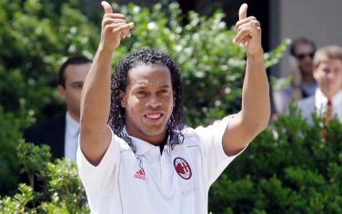 AC Milan Brazilian star Ronaldinho waves to supporters as he arrives at the Milanello sporting center for the team's first seasonal training session, in Carnago, Tuesday, July 20, 2010 . (AP Photo/Luca Bruno)