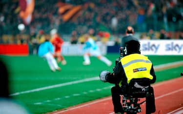 cameraman_stadio_sky