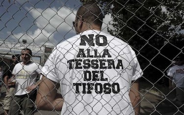 Tessera del tifoso. Ultrà del Napoli: ecco come si falsifica