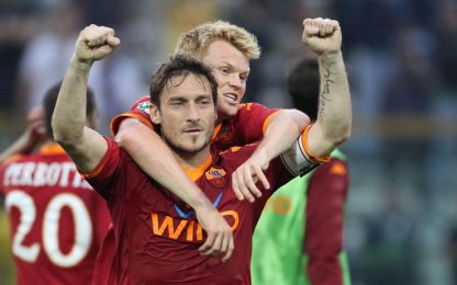 Roma, Totti chiama Riise: "Torna presto, roccia!"