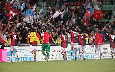 sport_calcio_italiano_festa_genoa_tifosi_giocatori